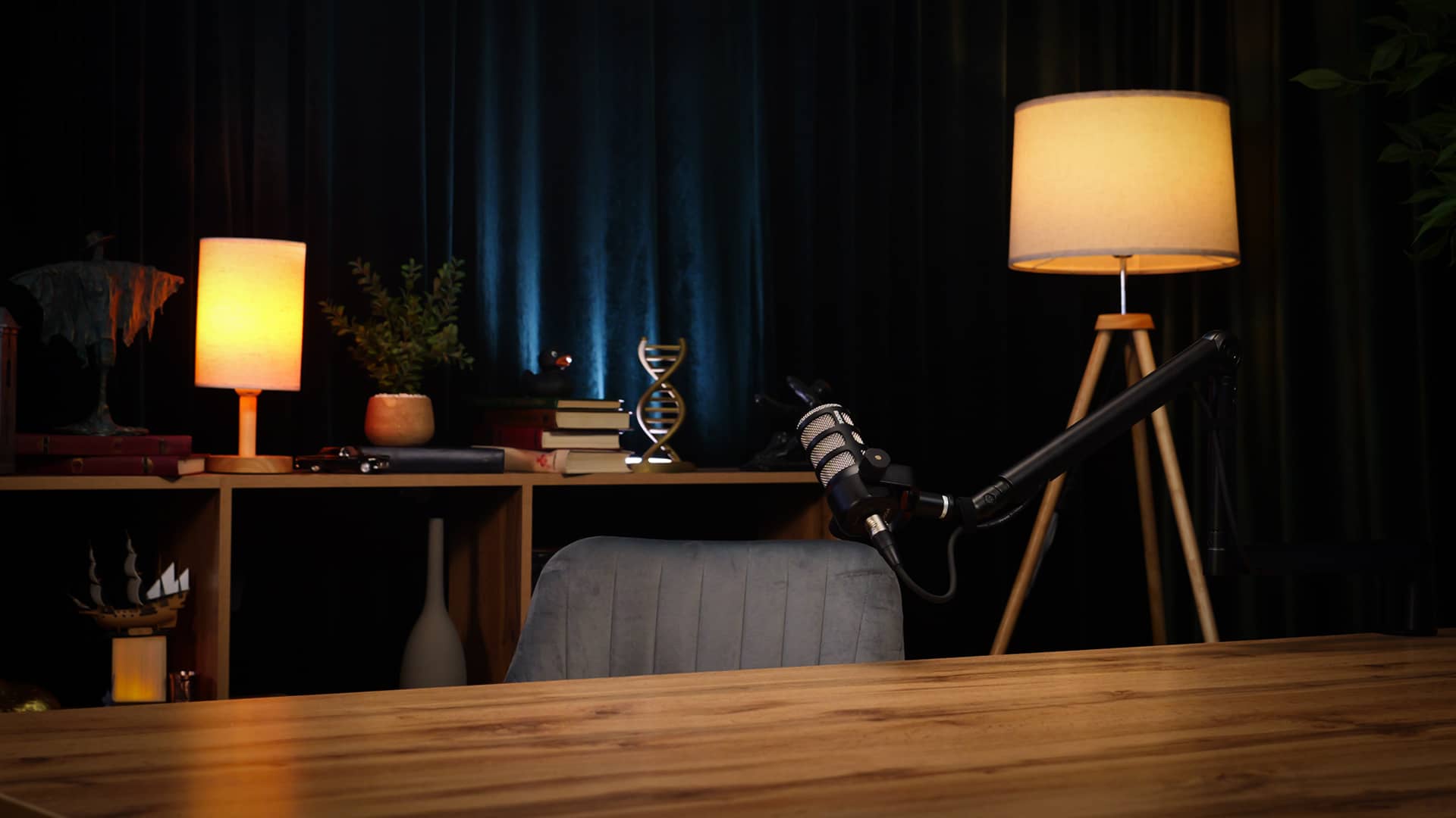 Левая часть студии